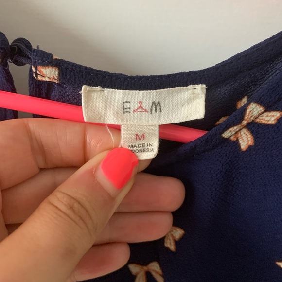 E & M Top - Picture 2 of 3